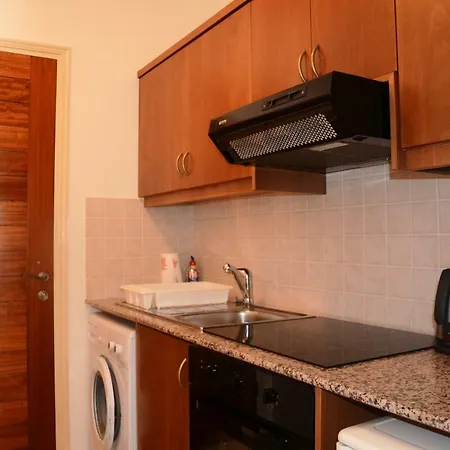 With Shower E5, Full Kitchen, Poolside, Free Wifi *
