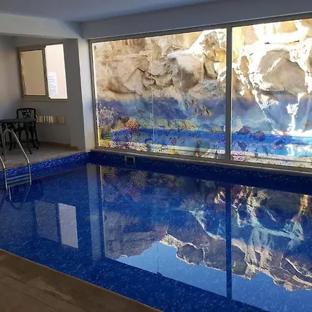 With Shower E5, Full Kitchen, Poolside, Free Wifi * Peyia