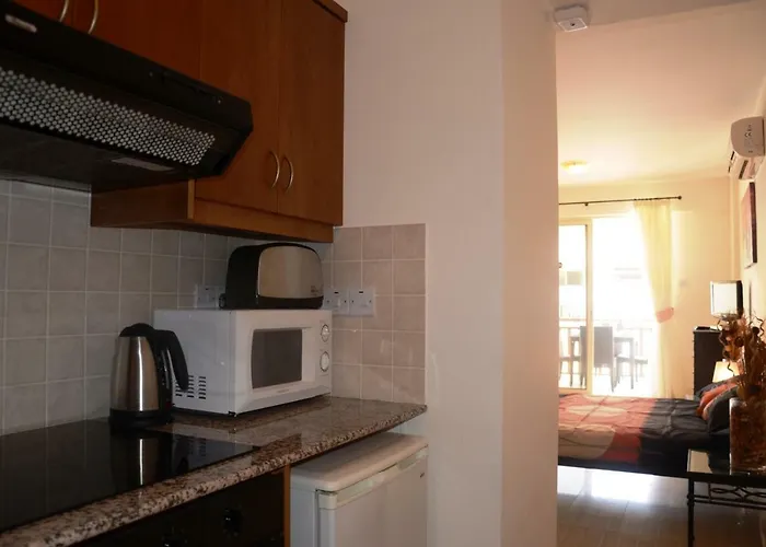 With Shower E5, Full Kitchen, Poolside, Free Wifi *