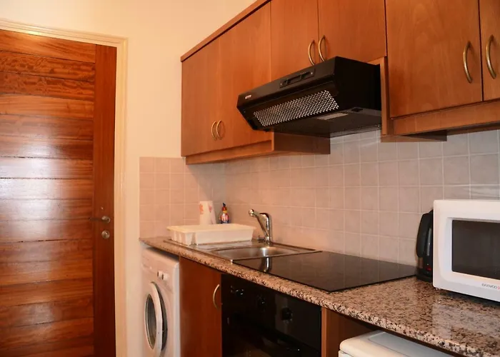 With Shower E5, Full Kitchen, Poolside, Free Wifi *