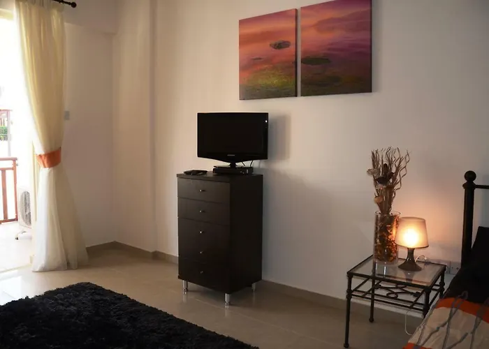 With Shower E5, Full Kitchen, Poolside, Free Wifi