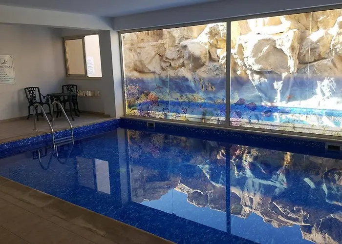 With Shower E5, Full Kitchen, Poolside, Free Wifi * Peyia